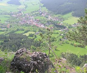 Blick auf Flatz von der Oberkante der Flatzer Wand